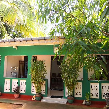 Alass Ga For Pets Lovers Trincomalee Exterior photo