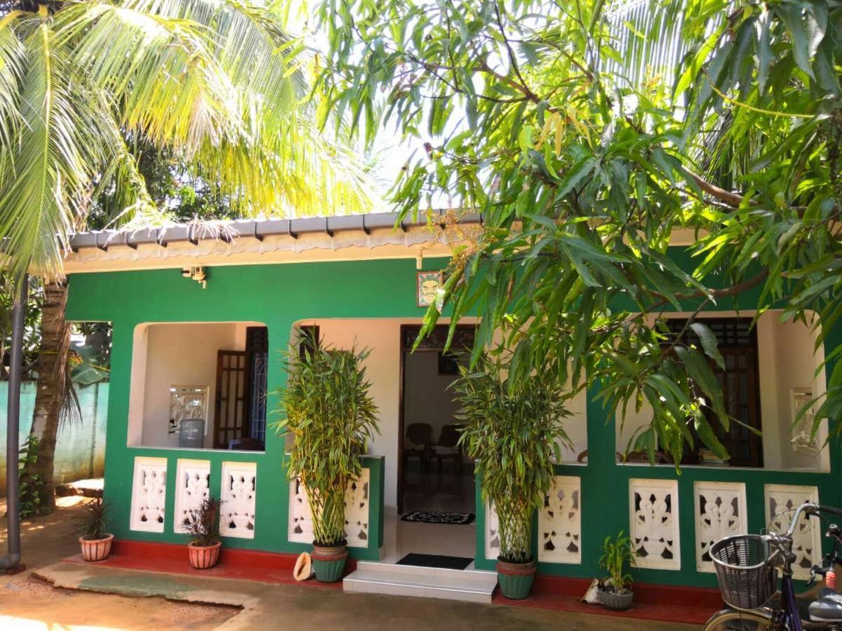 Alass Ga For Pets Lovers Trincomalee Exterior photo